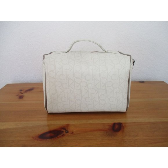 *Calvin Klein Cream Taupe Tan Vinyl Zip Around Train Case Cosmetic Travel Bag - Picture 2 of 11
